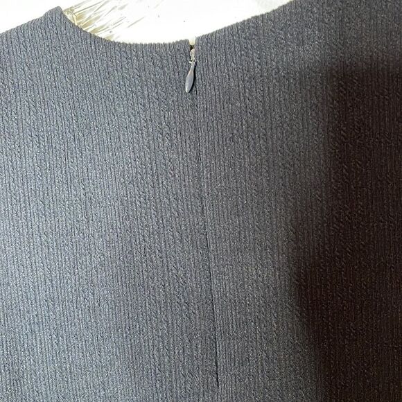 Banana Republic Flower Broach Crepe Navy Top. Size Small. - Picture 8 of 10